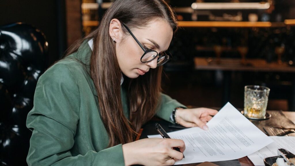 Duales Studium: Vergütung und Vertrag