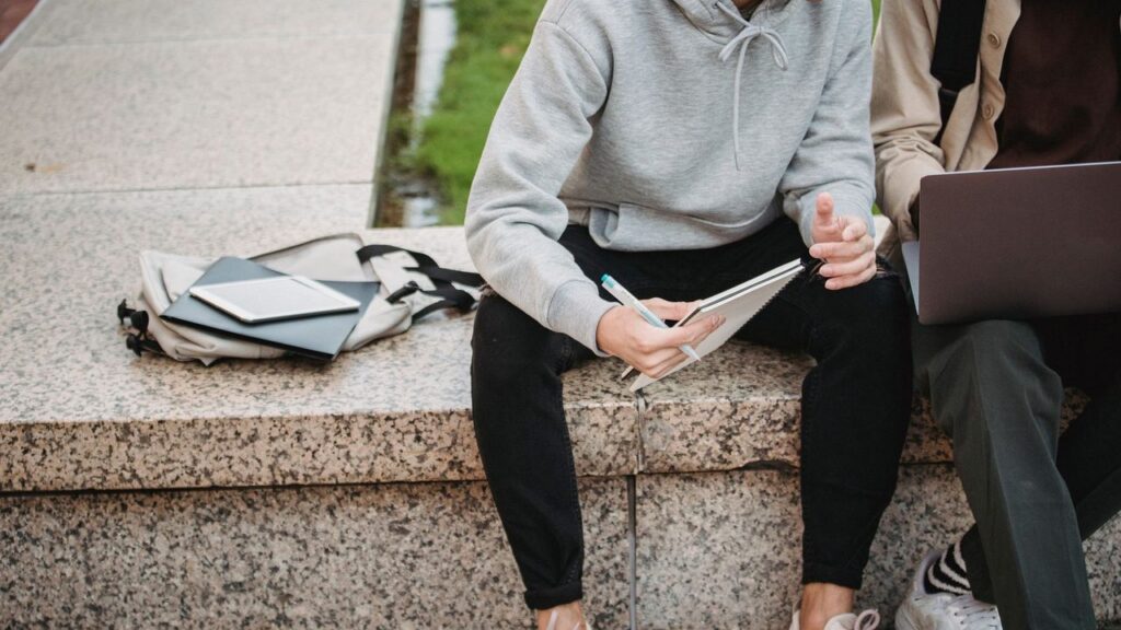 Duales Studium vs. Ausbildung: Der Vergleich